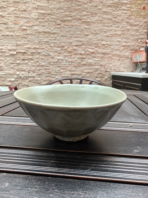 古玩陶瓷宋代·青釉蓮瓣紋碗 真品鑒賞圖