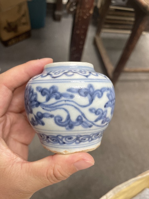 古玩陶瓷花卉紋青花罐真品鑒賞圖