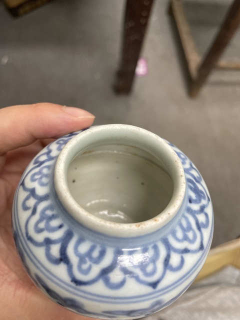 古玩陶瓷花卉紋青花罐真品鑒賞圖