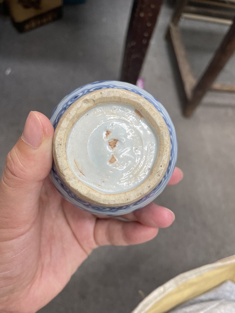 古玩陶瓷花卉紋青花罐真品鑒賞圖