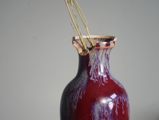 古玩陶瓷紅釉窯變花蘭瓶真品鑒賞圖