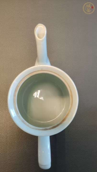 古玩陶瓷粉彩花卉蝴蝶紋執壺真品鑒賞圖
