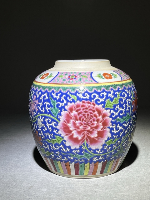 古玩陶瓷花卉紋粉彩罐真品鑒賞圖