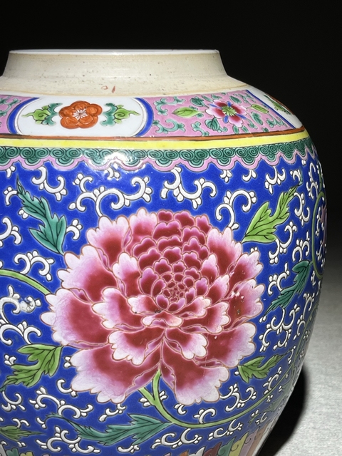古玩陶瓷花卉紋粉彩罐真品鑒賞圖