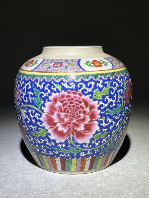 古玩陶瓷花卉紋粉彩罐真品鑒賞圖
