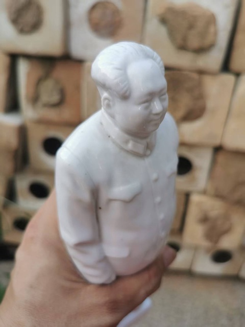 古玩陶瓷毛主席站立瓷塑真品鑒賞圖