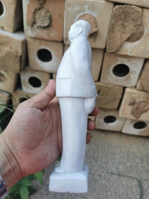 古玩陶瓷毛主席站立瓷塑真品鑒賞圖