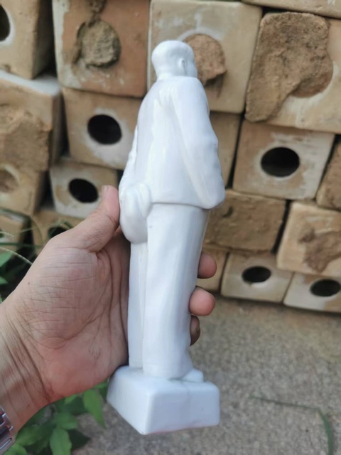古玩陶瓷毛主席站立瓷塑真品鑒賞圖