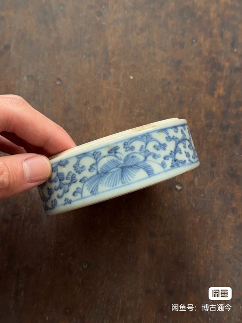 古玩陶瓷清中期節(jié)盒真品鑒賞圖