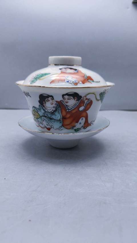 古玩陶瓷粉彩和合二仙人物紋蓋碗真品鑒賞圖