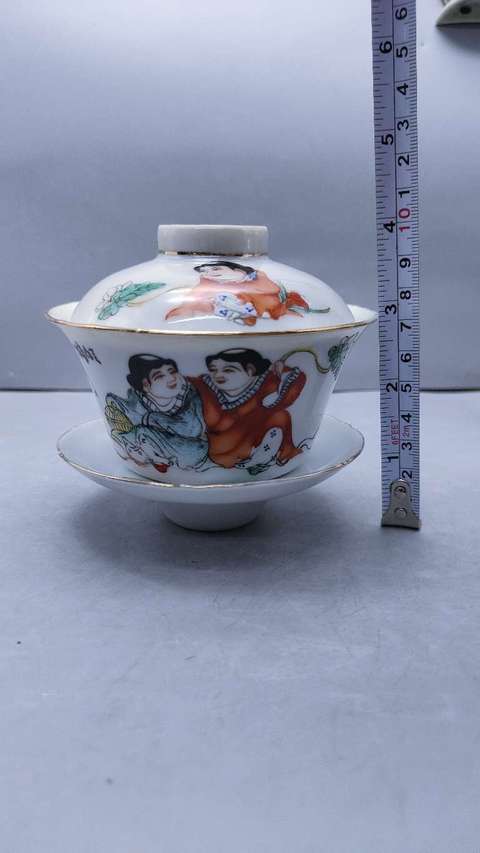 古玩陶瓷粉彩和合二仙人物紋蓋碗真品鑒賞圖