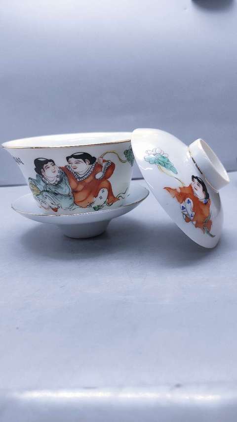 古玩陶瓷粉彩和合二仙人物紋蓋碗真品鑒賞圖