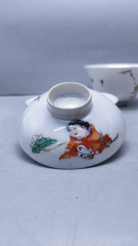 古玩陶瓷粉彩和合二仙人物紋蓋碗真品鑒賞圖