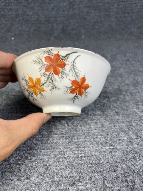 古玩陶瓷粉彩花卉紋碗真品鑒賞圖