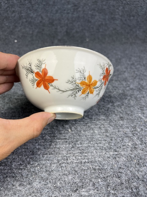 古玩陶瓷粉彩花卉紋碗真品鑒賞圖