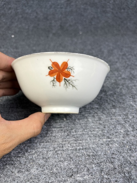 古玩陶瓷粉彩花卉紋碗真品鑒賞圖