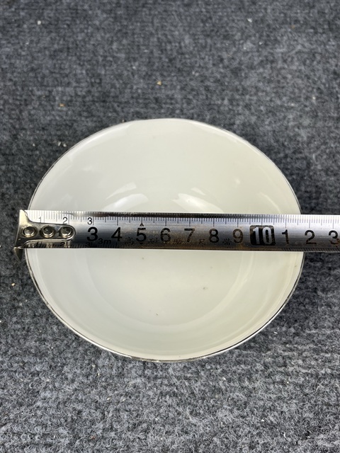 古玩陶瓷粉彩花卉紋碗真品鑒賞圖