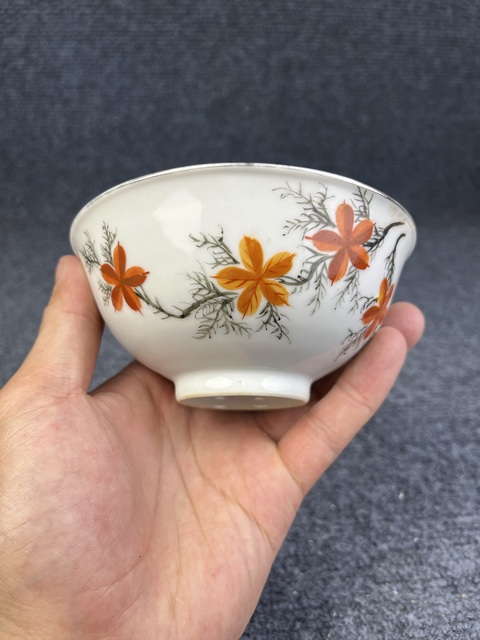 古玩陶瓷粉彩花卉紋碗真品鑒賞圖
