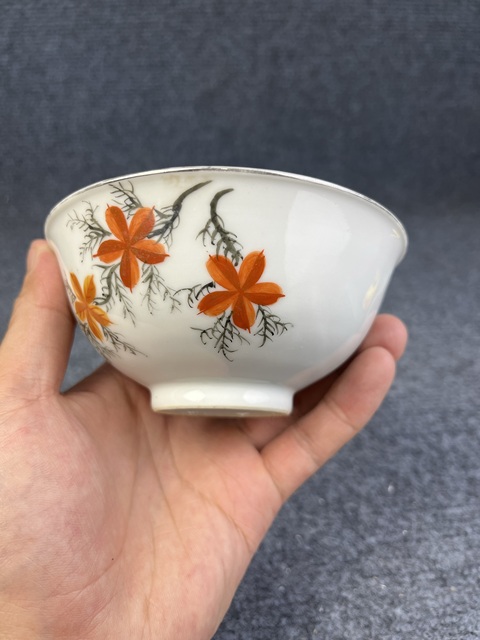 古玩陶瓷粉彩花卉紋碗真品鑒賞圖
