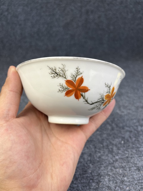 古玩陶瓷粉彩花卉紋碗真品鑒賞圖