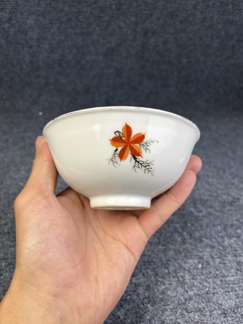 古玩陶瓷粉彩花卉紋碗真品鑒賞圖