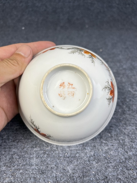 古玩陶瓷粉彩花卉紋碗真品鑒賞圖