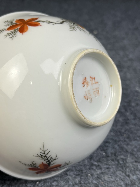 古玩陶瓷粉彩花卉紋碗真品鑒賞圖