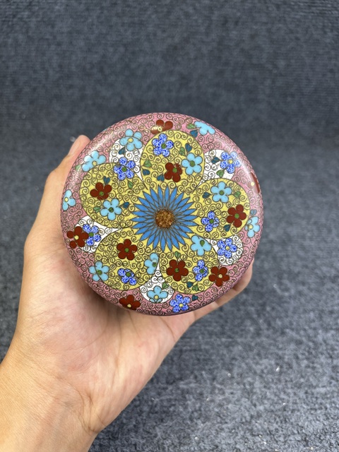 古玩雜項銅胎掐絲琺瑯花卉紋蓋盒真品鑒賞圖