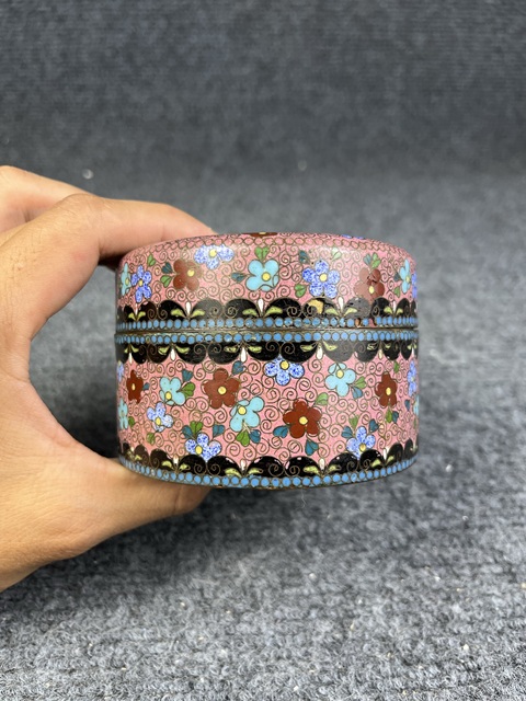 古玩雜項銅胎掐絲琺瑯花卉紋蓋盒真品鑒賞圖