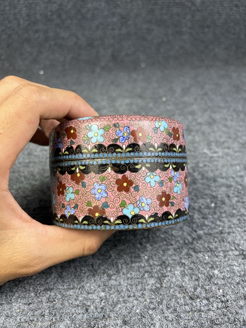 古玩雜項銅胎掐絲琺瑯花卉紋蓋盒真品鑒賞圖