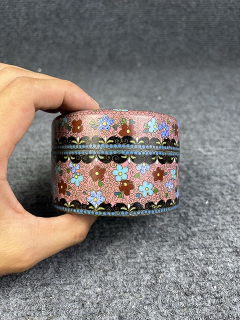古玩雜項銅胎掐絲琺瑯花卉紋蓋盒真品鑒賞圖
