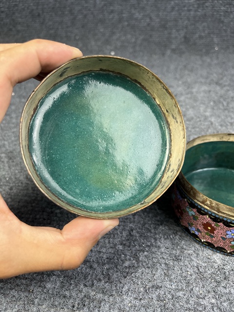 古玩雜項銅胎掐絲琺瑯花卉紋蓋盒真品鑒賞圖