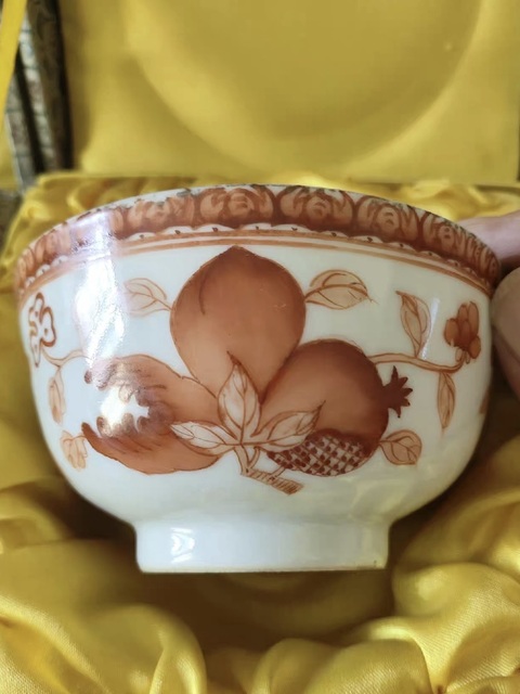 古玩陶瓷礬紅三多紋茶碗真品鑒賞圖