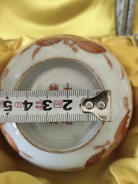 古玩陶瓷礬紅三多紋茶碗真品鑒賞圖