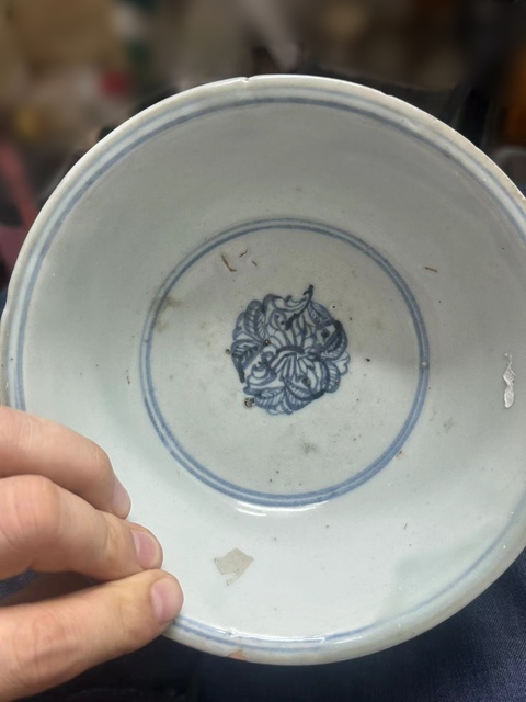 古玩陶瓷花卉紋青花碗真品鑒賞圖