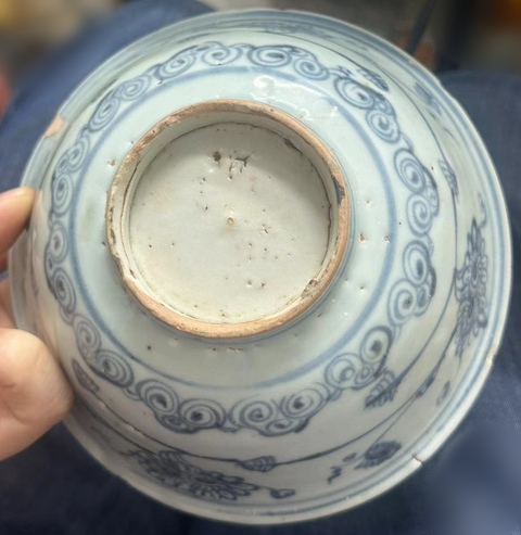 古玩陶瓷花卉紋青花碗真品鑒賞圖