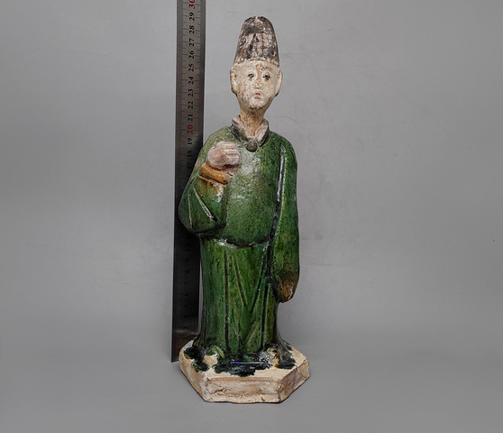 古玩陶瓷明三彩人物俑真品鑒賞圖