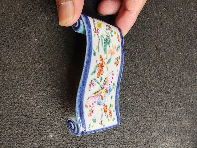 古玩陶瓷青花加彩蝶戀花紋墨床真品鑒賞圖