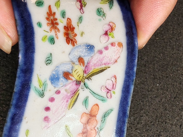 古玩陶瓷青花加彩蝶戀花紋墨床真品鑒賞圖