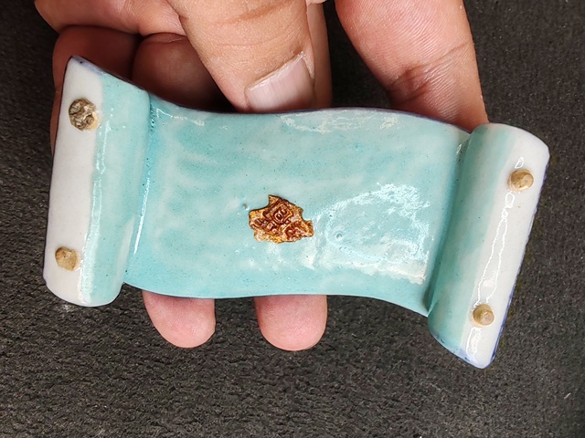 古玩陶瓷青花加彩蝶戀花紋墨床真品鑒賞圖