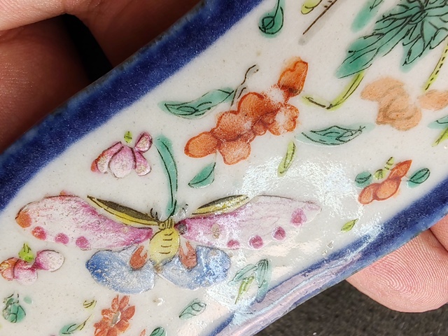 古玩陶瓷青花加彩蝶戀花紋墨床真品鑒賞圖