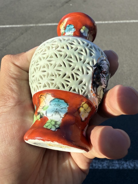 古玩陶瓷粉彩鏤空松鶴圖撇口瓶真品鑒賞圖