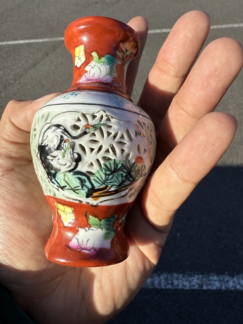 古玩陶瓷粉彩鏤空松鶴圖撇口瓶真品鑒賞圖