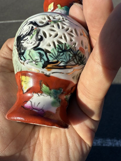 古玩陶瓷粉彩鏤空松鶴圖撇口瓶真品鑒賞圖