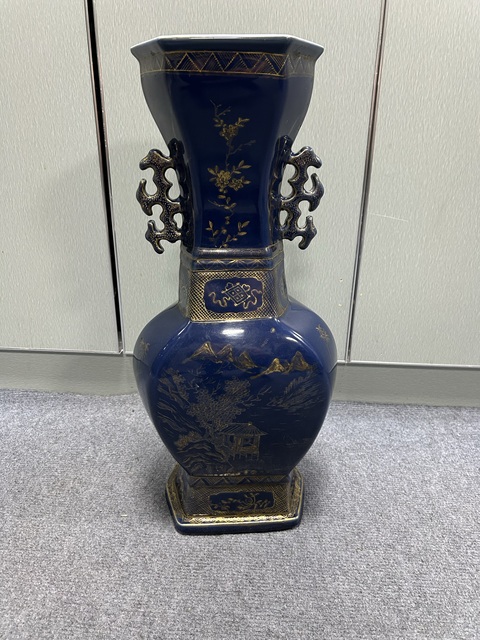 古玩陶瓷祭藍釉描金瓶真品鑒賞圖