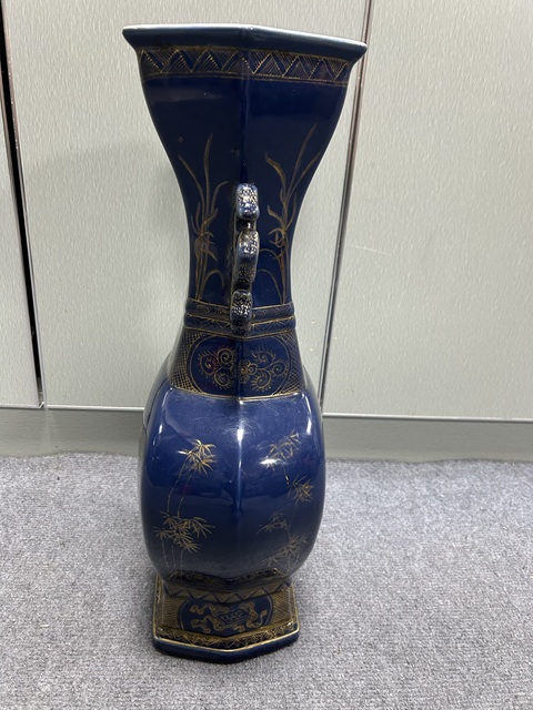 古玩陶瓷祭藍釉描金瓶真品鑒賞圖