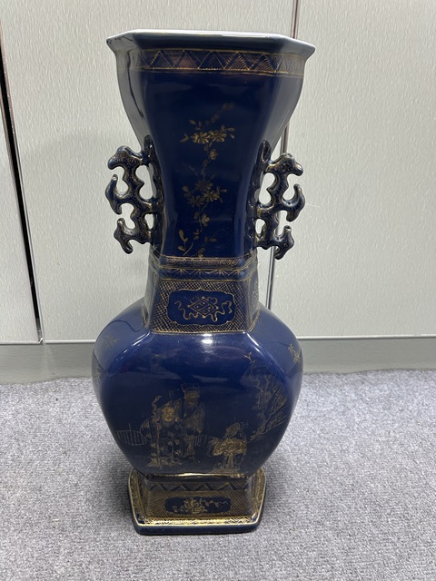古玩陶瓷祭藍釉描金瓶真品鑒賞圖