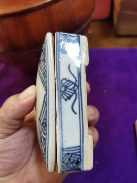 古玩陶瓷青花淡描花卉紋四方蓋盒真品鑒賞圖