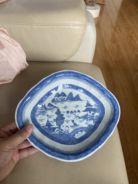古玩陶瓷青花山水盤真品鑒賞圖