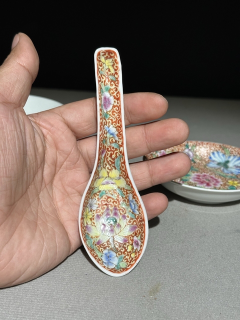 古玩陶瓷民國錦地粉彩花卉瓷一組真品鑒賞圖